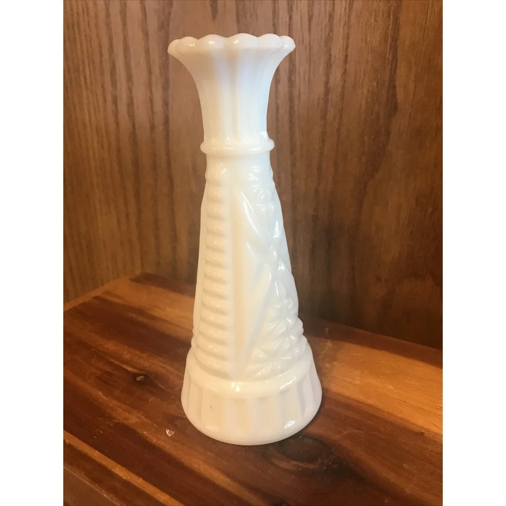 Vintage Milk Glass‎ Bud Vase, Small Table Decor, Floral Arrangement Vase
